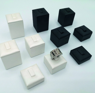 Espositori vetrina Satin set 5 anelli base quadrata