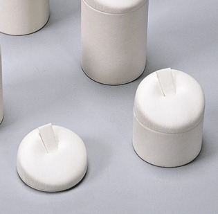 Espositori vetrina Italia per anello inclinato alto cm 4,5