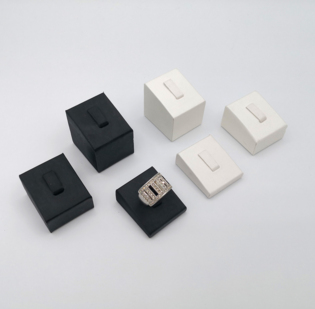 Espositori vetrina Satin set 3 anelli base quadrata