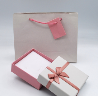 Serie Astucci Sulmona con sacchetto coordinato e fiocco rosa applicato - 3 di 10